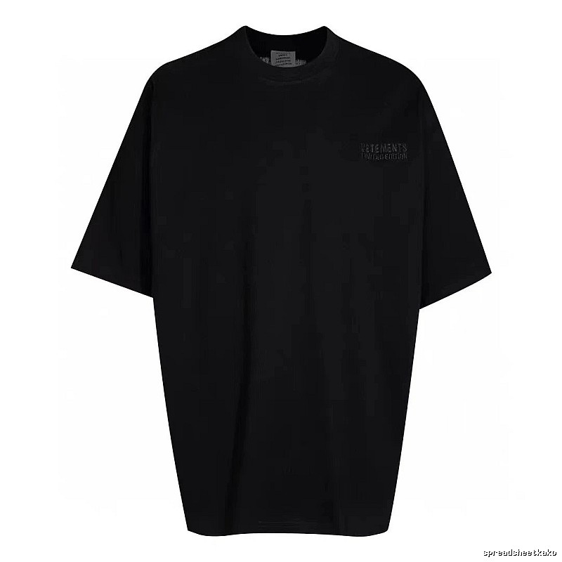 Relaxed Statement graphic T-shirt Black Colorful Lucky with Versatile Design