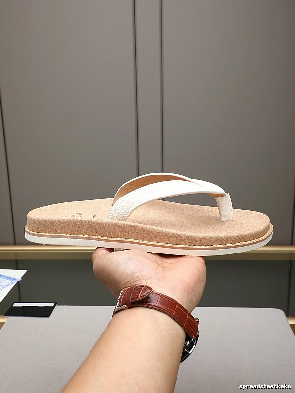 Brunello Cucinelli Casual Style Off-white Flip-flops