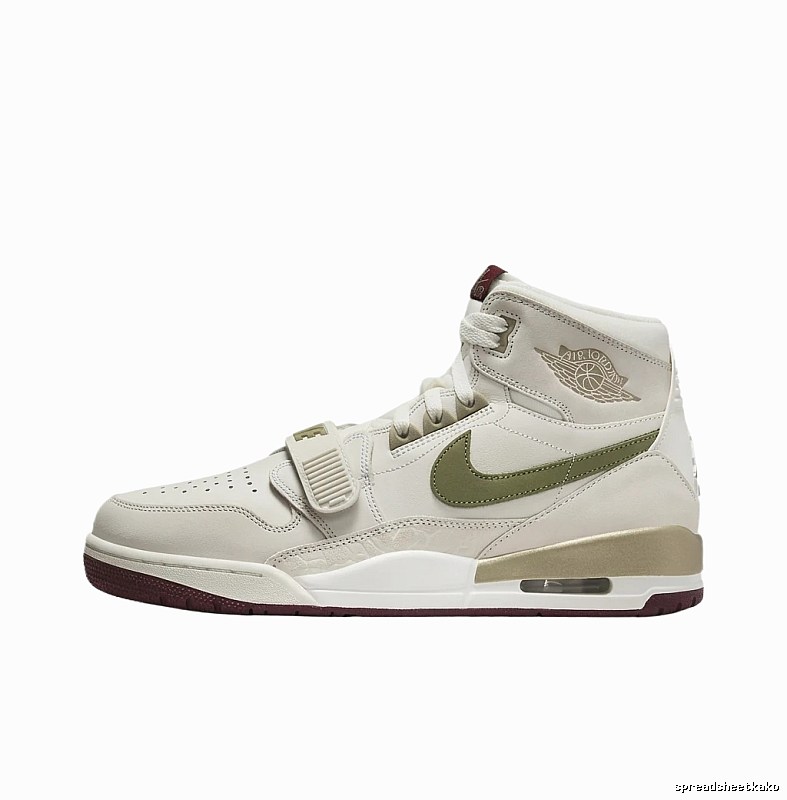 Jordan retro-style white sports shoes