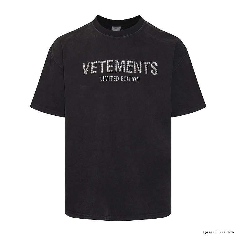Logo Detail Statement graphic T-shirt Black Colorful Lucky with Relaxed Feel