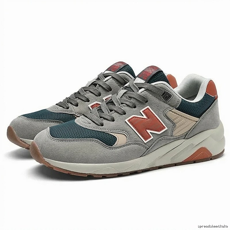 Retro-style grey sports shoes of New Balance