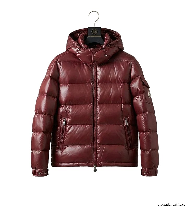 The classic burgundy down jacket of Moncler